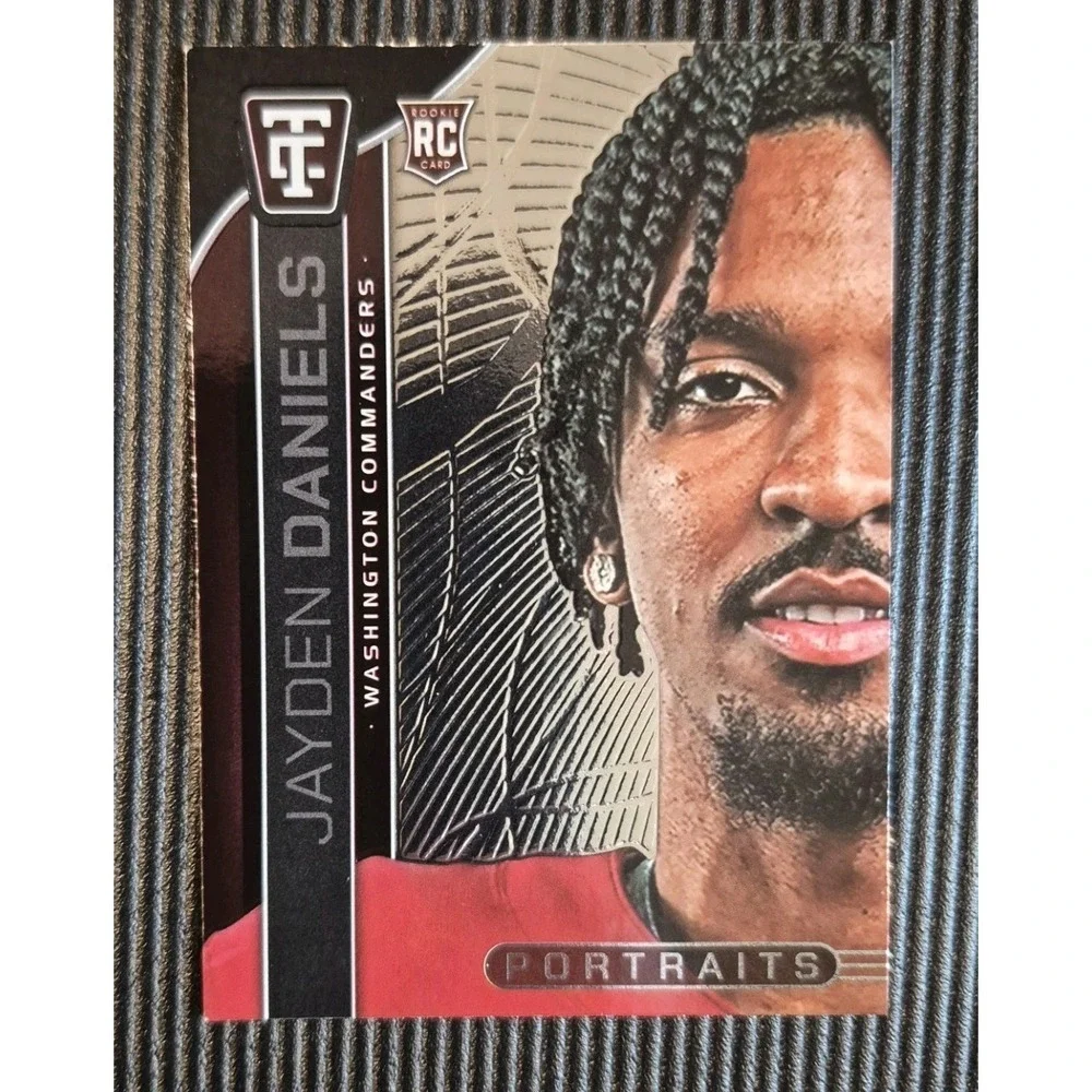 2024 Panini Totally Certified Jayden Daniels #1 (RC)  Paortraits Commanders